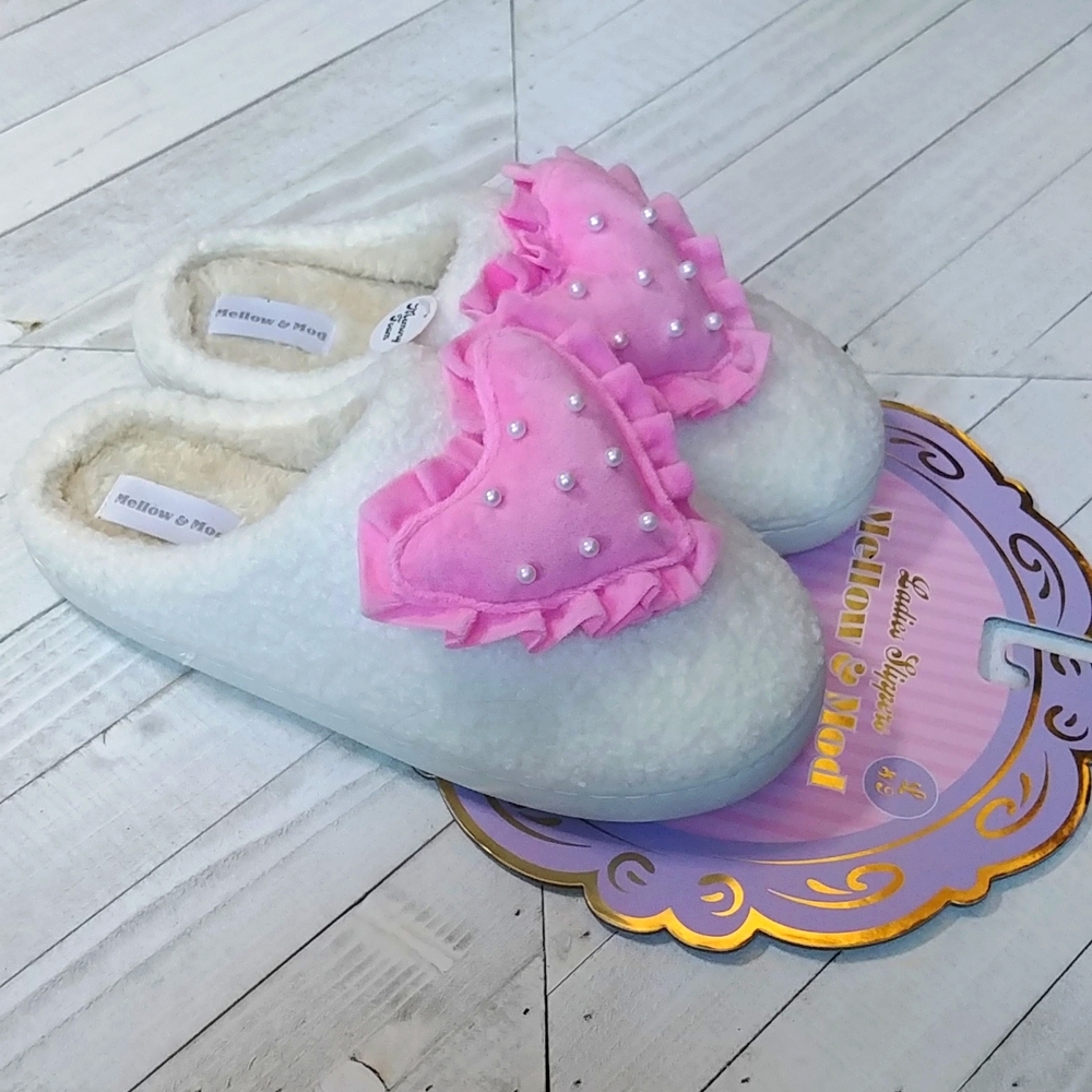 NWT Ladies Pink Pillow Heart Slippers with Faux Pearl Detail
